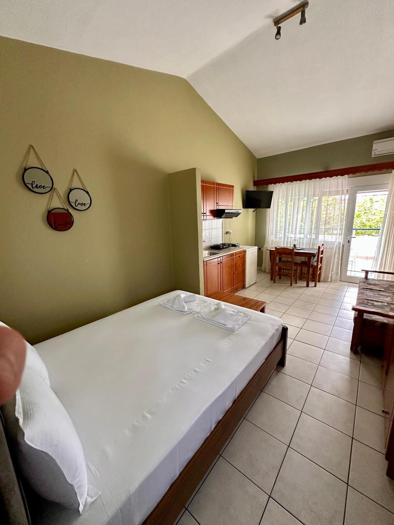 Artemis Hotel Apartments Keramotí Buitenkant foto